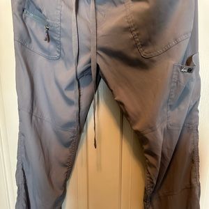 Ladies grey koi scrub pants sz medium